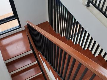 VILLA 2 LANTAI LOKASI 1 MENIT DARI BATU NIGHT SPECTACULAR KOTA BATU