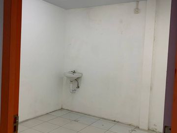 Dijual Murah Ruko Lokasi Strategis di Raya Dharmahusada, Surabaya