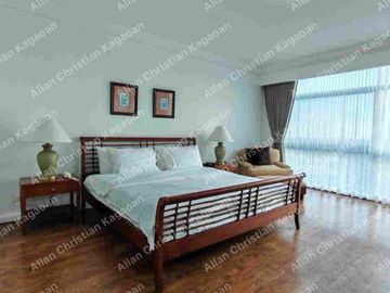 3 bedroom nicely furnished and well maintained unit at The Pacific Plaza Towers (PPT) in BGC For Lease