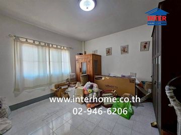 Three-story commercial building, 20 square wah (approximately 80 sq m), located near Suphan Buri Provincial Police Station, on Nang Soi Fa Road and Ph