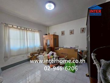 Three-story commercial building, 20 square wah (approximately 80 sq m), located near Suphan Buri Provincial Police Station, on Nang Soi Fa Road and Ph