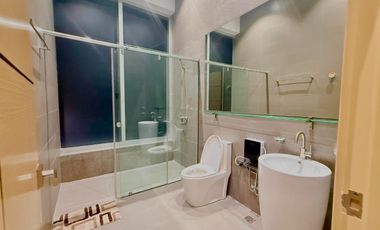 BRAND NEW 4 BR unit with PARKING  | THE LUXE  BGC