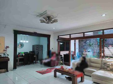 Dijual Rumah Sekitar Jalan Holis LT 276 m2 LB 230 m 
3 KT plus 1 KT art, 2 km plus 1 km art. SHM IMB 3.15M nego