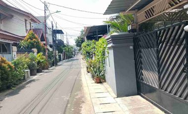 dijual.rumah ditengah kota daerah pisangan lama jakarta timur