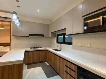 5 Bedrooms for rent fully furnished with swimming pool