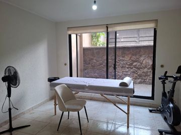 CONSULTORIO EN RENTA EN CERRO GORDO LEON GTO ZONA NORTE FRENTE A COSTCO.