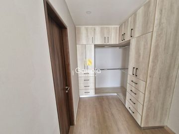 Se VENDE Departamento equipado listo para mudarse, ubicado en Ceiba Residencial, acceso controlado y área común con alberca