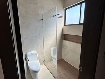CASA NUEVA EN VENTA EN VALLES DEL MOLINO B DE LEÒN GTO