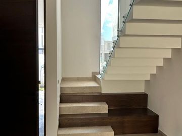 CASA NUEVA EN VENTA EN VALLES DEL MOLINO B DE LEÒN GTO