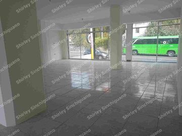 🏢 Local o casa comercial ideal en Cumbaya de 380m² esperándote en la zona de mayor tráfico