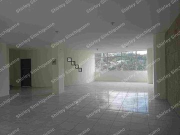 🏢 Local o casa comercial ideal en Cumbaya de 380m² esperándote en la zona de mayor tráfico