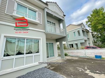 บ้านแฝด เนื้อที่ 35.8 ตร.ว. เดอะ วิลเลจ รังสิต-วงแหวน The Village Rangsit-Wongwaen ถนนรังสิต-นครนายก ตำบลลาดสวาย อำเภอลำลูกกา ปทุมธานี