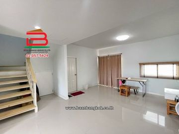 บ้านแฝด เนื้อที่ 35.8 ตร.ว. เดอะ วิลเลจ รังสิต-วงแหวน The Village Rangsit-Wongwaen ถนนรังสิต-นครนายก ตำบลลาดสวาย อำเภอลำลูกกา ปทุมธานี