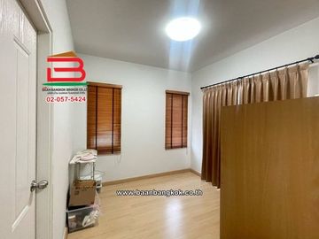 บ้านแฝด เนื้อที่ 35.8 ตร.ว. เดอะ วิลเลจ รังสิต-วงแหวน The Village Rangsit-Wongwaen ถนนรังสิต-นครนายก ตำบลลาดสวาย อำเภอลำลูกกา ปทุมธานี