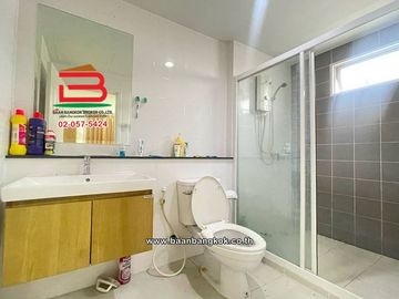 บ้านแฝด เนื้อที่ 35.8 ตร.ว. เดอะ วิลเลจ รังสิต-วงแหวน The Village Rangsit-Wongwaen ถนนรังสิต-นครนายก ตำบลลาดสวาย อำเภอลำลูกกา ปทุมธานี