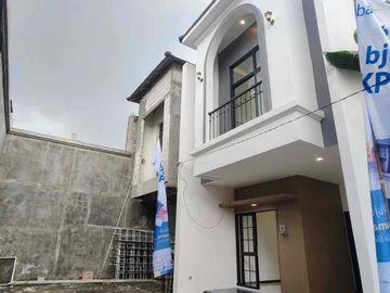 rumah baru 2lt strategis 800jt an depan RS di Mayjend Surabaya