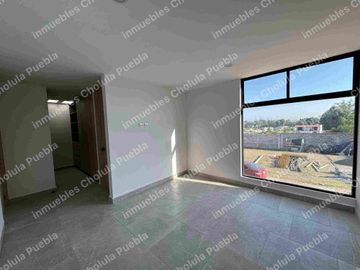 Residencia de 4 habitaciones, una de ellas en planta baja en fraccionamiento cerrado con amenidades como gimnasio, área infantil, terraza, sala para eventos, casa con roof garden.