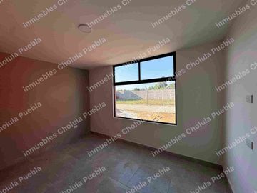 Residencia de 4 habitaciones, una de ellas en planta baja en fraccionamiento cerrado con amenidades como gimnasio, área infantil, terraza, sala para eventos, casa con roof garden.