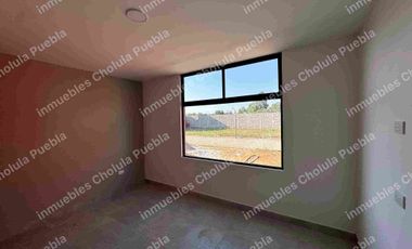 Residencia de 4 habitaciones, una de ellas en planta baja en fraccionamiento cerrado con amenidades como gimnasio, área infantil, terraza, sala para eventos, casa con roof garden.