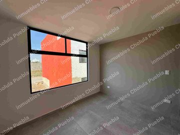 Residencia de 4 habitaciones, una de ellas en planta baja en fraccionamiento cerrado con amenidades como gimnasio, área infantil, terraza, sala para eventos, casa con roof garden.