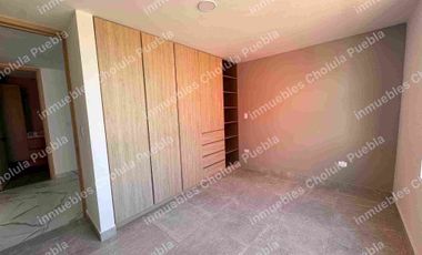 Residencia de 4 habitaciones, una de ellas en planta baja en fraccionamiento cerrado con amenidades como gimnasio, área infantil, terraza, sala para eventos, casa con roof garden.