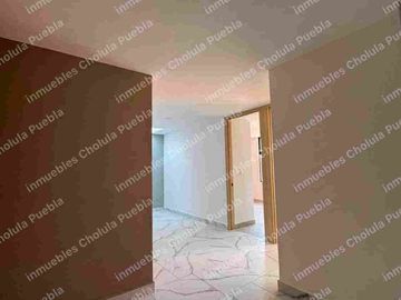 Residencia de 4 habitaciones, una de ellas en planta baja en fraccionamiento cerrado con amenidades como gimnasio, área infantil, terraza, sala para eventos, casa con roof garden.