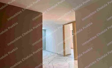 Residencia de 4 habitaciones, una de ellas en planta baja en fraccionamiento cerrado con amenidades como gimnasio, área infantil, terraza, sala para eventos, casa con roof garden.