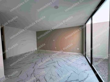 Residencia de 4 habitaciones, una de ellas en planta baja en fraccionamiento cerrado con amenidades como gimnasio, área infantil, terraza, sala para eventos, casa con roof garden.