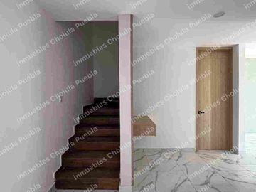 Residencia de 4 habitaciones, una de ellas en planta baja en fraccionamiento cerrado con amenidades como gimnasio, área infantil, terraza, sala para eventos, casa con roof garden.