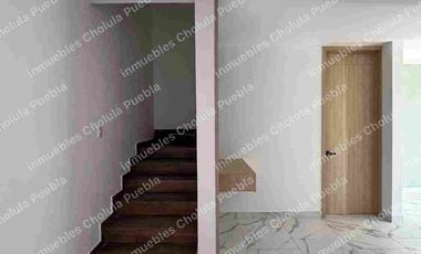 Residencia de 4 habitaciones, una de ellas en planta baja en fraccionamiento cerrado con amenidades como gimnasio, área infantil, terraza, sala para eventos, casa con roof garden.