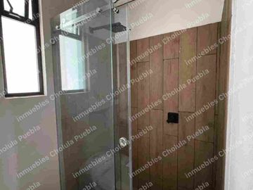 Residencia de 4 habitaciones, una de ellas en planta baja en fraccionamiento cerrado con amenidades como gimnasio, área infantil, terraza, sala para eventos, casa con roof garden.