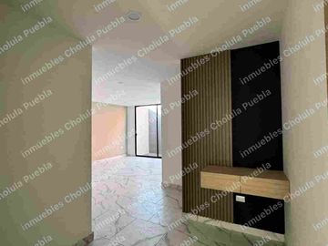 Residencia de 4 habitaciones, una de ellas en planta baja en fraccionamiento cerrado con amenidades como gimnasio, área infantil, terraza, sala para eventos, casa con roof garden.