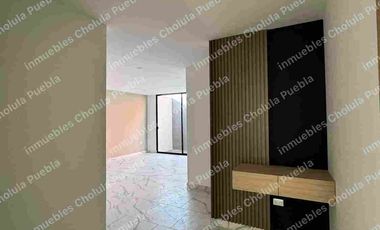 Residencia de 4 habitaciones, una de ellas en planta baja en fraccionamiento cerrado con amenidades como gimnasio, área infantil, terraza, sala para eventos, casa con roof garden.