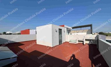 Residencia de 4 habitaciones, una de ellas en planta baja en fraccionamiento cerrado con amenidades como gimnasio, área infantil, terraza, sala para eventos, casa con roof garden.