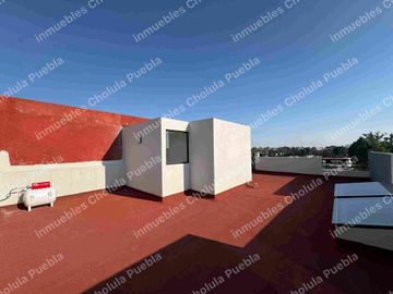 Residencia de 4 habitaciones, una de ellas en planta baja en fraccionamiento cerrado con amenidades como gimnasio, área infantil, terraza, sala para eventos, casa con roof garden.