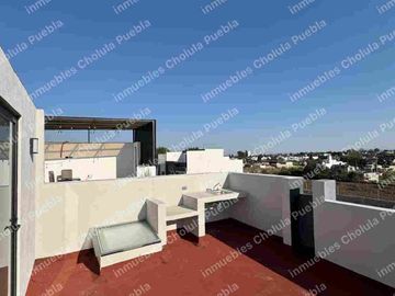 Residencia de 4 habitaciones, una de ellas en planta baja en fraccionamiento cerrado con amenidades como gimnasio, área infantil, terraza, sala para eventos, casa con roof garden.