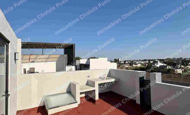 Residencia de 4 habitaciones, una de ellas en planta baja en fraccionamiento cerrado con amenidades como gimnasio, área infantil, terraza, sala para eventos, casa con roof garden.