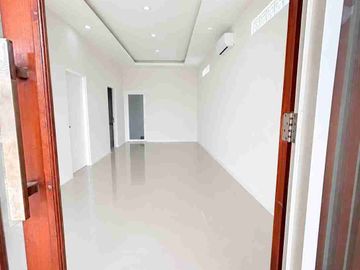 RUMAH CANTIK DALAM LINGKUNGAN CLUSTER DEKAT UPTOWN MALL