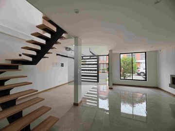 Casa Unifamiliar en Urbanización abierta para estrenar