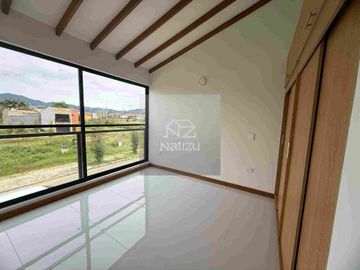 Casa Unifamiliar para estrenar en urbanización abierta La Ceja, excelente ubicación