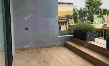 Rumah Konsep Dobel Deker di Cilandak Jakarta Selatan