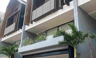 Rumah Konsep Dobel Deker di Cilandak Jakarta Selatan
