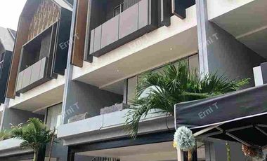 Rumah Konsep Dobel Deker di Cilandak Jakarta Selatan