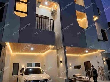 RUMAH SKENA KALCER DEKAT LRT MATRAMAN