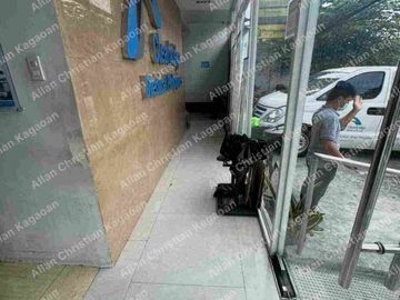 Commercial building along V. Luna in Diliman Quezon City For Sale