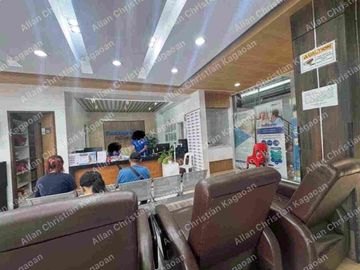 Commercial building along V. Luna in Diliman Quezon City For Sale
