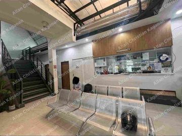 Commercial building along V. Luna in Diliman Quezon City For Sale