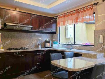 EN VENTA - CASA CON 3 DORMITORIOS AMPLIOS, sector Las Pencas - Av. Del Tejar.