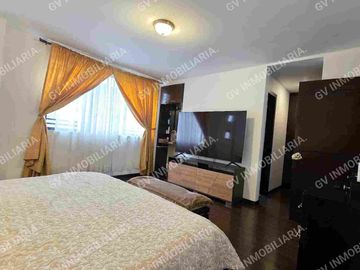 EN VENTA - CASA CON 3 DORMITORIOS AMPLIOS, sector Las Pencas - Av. Del Tejar.