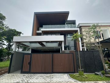 Rumah Citraland Minimalis 3 Lantai Private Lift SHM Murah